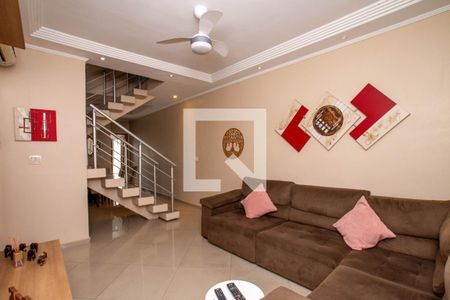 Casa à venda com 150m², 4 quartos e 2 vagas Casa à venda com 150m², 4 quartos e 2 vagasSala