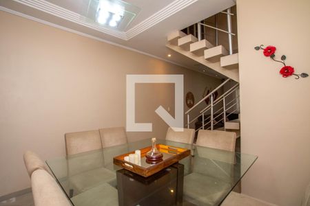 Casa à venda com 150m², 4 quartos e 2 vagas Casa à venda com 150m², 4 quartos e 2 vagasSala de Jantar