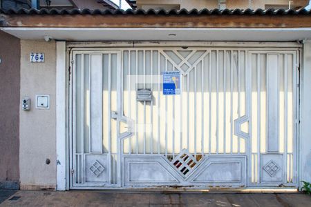 Casa à venda com 150m², 4 quartos e 2 vagas Casa à venda com 150m², 4 quartos e 2 vagasFachada