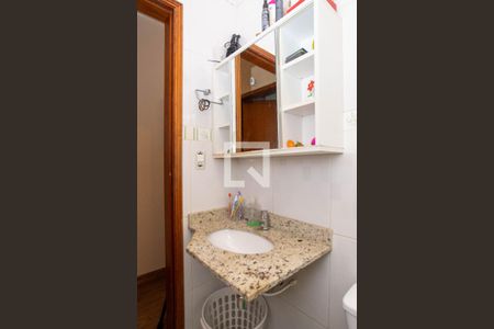 Casa à venda com 150m², 4 quartos e 2 vagas Casa à venda com 150m², 4 quartos e 2 vagasBanheiro Corredor