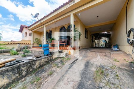 Casa à venda com 360m², 3 quartos e 4 vagasQuintal