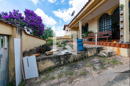 Casa à venda com 360m², 3 quartos e 4 vagasQuintal
