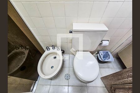 Banheiro de apartamento para alugar com 2 quartos, 81m² em Aparecida, Santos