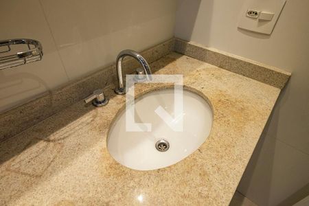Apartamento à venda com 87m², 2 quartos e 2 vagasSuíte 1 - Banheiro