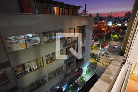 Sala - Vista de apartamento à venda com 2 quartos, 67m² em Petrópolis, Porto Alegre