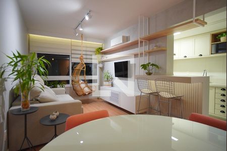 Sala de apartamento à venda com 2 quartos, 67m² em Petrópolis, Porto Alegre