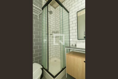 Banheiro de apartamento para alugar com 1 quarto, 20m² em Santa Cecília, Porto Alegre