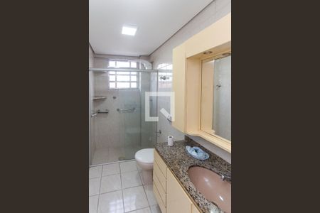 Banheiro de apartamento para alugar com 1 quarto, 49m² em Vila Mazzei, São Paulo