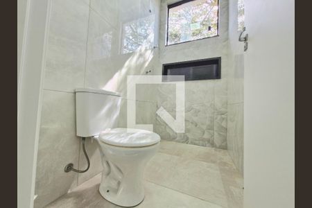 Casa à venda com 187m², 3 quartos e 3 vagasBanheiro social