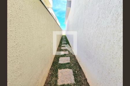 Casa à venda com 187m², 3 quartos e 3 vagasCorredor lateral