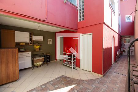 Casa para alugar com 250m², 4 quartos e 1 vagaÁrea de Serviço / Quintal