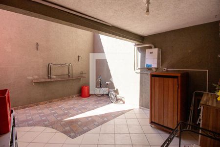 Casa para alugar com 250m², 4 quartos e 1 vagaÁrea de Serviço / Quintal