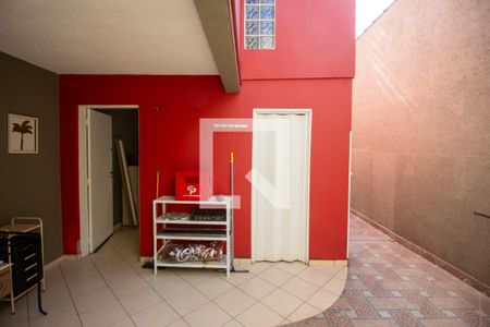 Casa para alugar com 250m², 4 quartos e 1 vagaÁrea de Serviço / Quintal