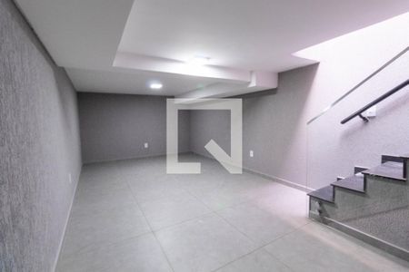 Casa à venda com 220m², 3 quartos e 5 vagas Casa à venda com 220m², 3 quartos e 5 vagasPorão