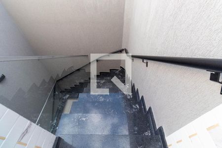 Casa à venda com 220m², 3 quartos e 5 vagas Casa à venda com 220m², 3 quartos e 5 vagasEscada