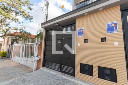 Casa à venda com 220m², 3 quartos e 5 vagas Casa à venda com 220m², 3 quartos e 5 vagasFachada