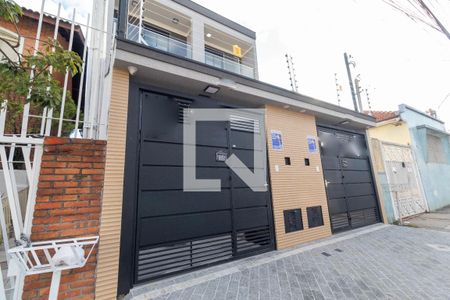 Casa à venda com 220m², 3 quartos e 5 vagas Casa à venda com 220m², 3 quartos e 5 vagasFachada