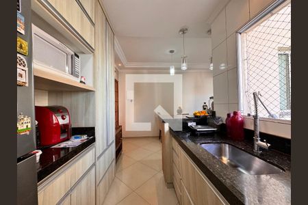 Apartamento à venda com 100m², 2 quartos e 2 vagasCozinha