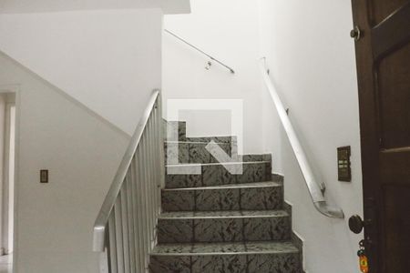 Escada de casa para alugar com 5 quartos, 190m² em Parque Sao Domingos, São Paulo