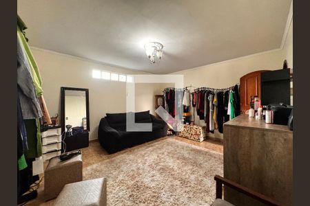 Casa à venda com 175m², 3 quartos e 2 vagas Casa à venda com 175m², 3 quartos e 2 vagasQuarto