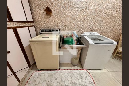 Casa à venda com 175m², 3 quartos e 2 vagas Casa à venda com 175m², 3 quartos e 2 vagasLavanderia