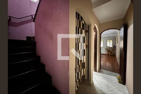 Casa à venda com 175m², 3 quartos e 2 vagas Casa à venda com 175m², 3 quartos e 2 vagasCorredor