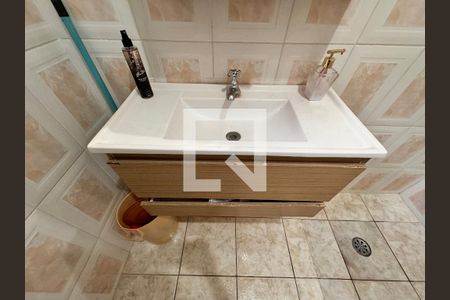 Casa à venda com 175m², 3 quartos e 2 vagas Casa à venda com 175m², 3 quartos e 2 vagasBanheiro da Suíte 2