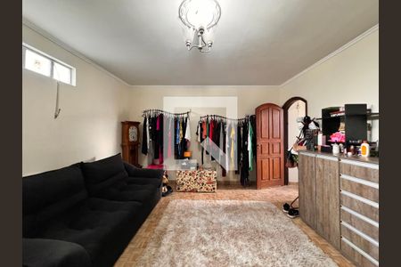 Casa à venda com 175m², 3 quartos e 2 vagas Casa à venda com 175m², 3 quartos e 2 vagasQuarto