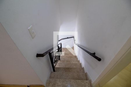 Escada de casa à venda com 2 quartos, 87m² em Jardim Aeroporto, São Paulo