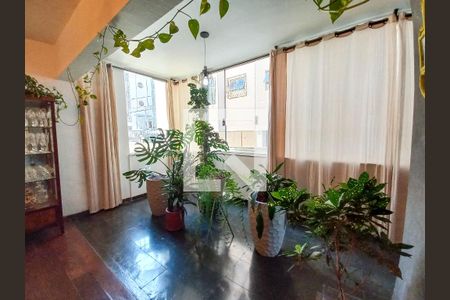 Apartamento à venda com 200m², 3 quartos e 2 vagasSala