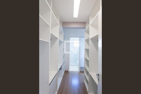Apartamento à venda com 136m², 3 quartos e 3 vagas Apartamento à venda com 136m², 3 quartos e 3 vagasCloset da suíte master