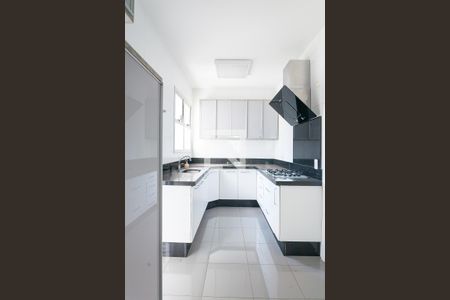 Apartamento à venda com 136m², 3 quartos e 3 vagas Apartamento à venda com 136m², 3 quartos e 3 vagasCozinha