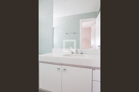 Apartamento à venda com 136m², 3 quartos e 3 vagas Apartamento à venda com 136m², 3 quartos e 3 vagasBanheiro da Suíte 1