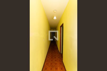 Corredor de casa para alugar com 2 quartos, 80m² em Jardim Caguassu, São Paulo