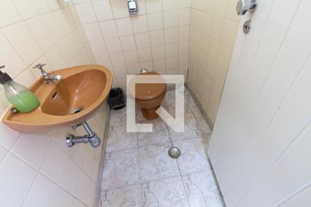 Casa à venda com 150m², 3 quartos e 2 vagasBanheiro externo