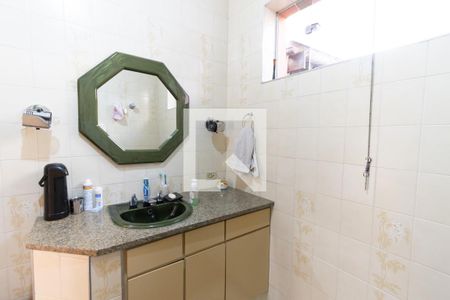 Casa à venda com 150m², 3 quartos e 2 vagasBanheiro 