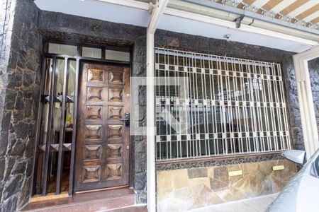 Casa à venda com 150m², 3 quartos e 2 vagasFachada