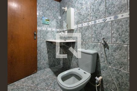 Banheiro  de kitnet/studio para alugar com 1 quarto, 24m² em Vargem Pequena, Rio de Janeiro