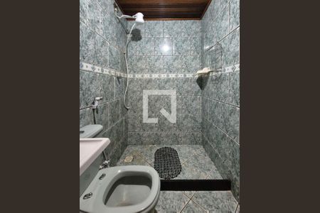 Banheiro  de kitnet/studio para alugar com 1 quarto, 24m² em Vargem Pequena, Rio de Janeiro