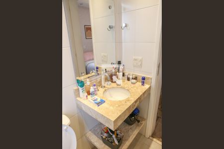 Apartamento à venda com 68m², 2 quartos e 2 vagas Apartamento à venda com 68m², 2 quartos e 2 vagasBanheiro da Suíte 1