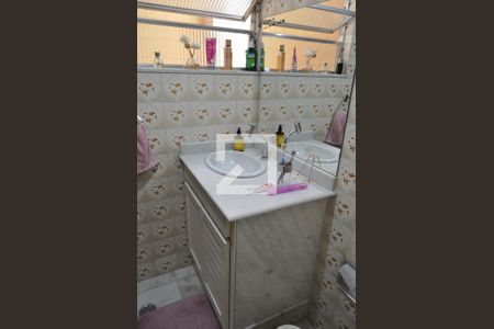 Casa à venda com 120m², 5 quartos e 4 vagasBanheiro 2