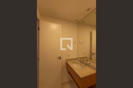 Banheiro de apartamento para alugar com 1 quarto, 28m² em Vila Independência, São Paulo