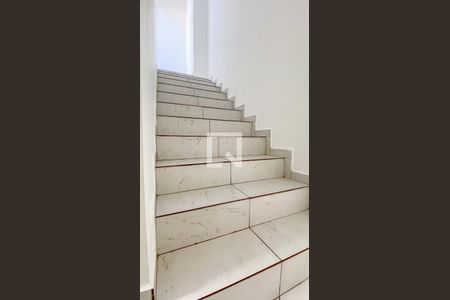 Apartamento para alugar com 92m², 2 quartos e 2 vagasEscada