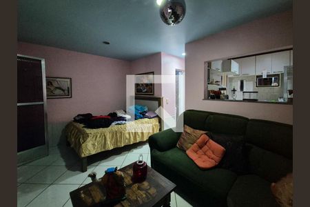 Suíte de casa de condomínio para alugar com 2 quartos, 220m² em Vargem Pequena, Rio de Janeiro