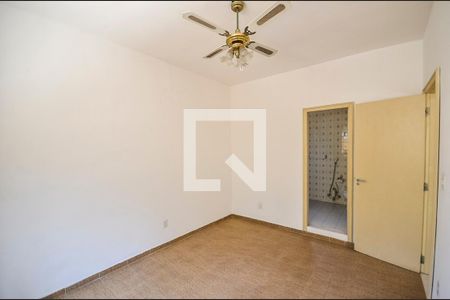 Casa à venda com 290m², 4 quartos e 3 vagas Casa à venda com 290m², 4 quartos e 3 vagasSuíte