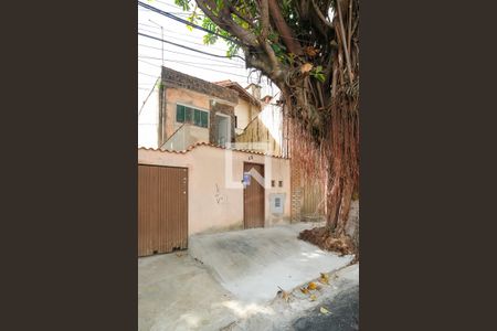 Fachada + plaquinha de casa para alugar com 2 quartos, 78m² em Jardim Sao Caetano, São Caetano do Sul