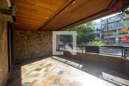 Apartamento à venda com 111m², 2 quartos e 1 vagaVaranda