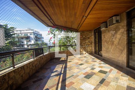 Apartamento à venda com 111m², 2 quartos e 1 vagaVaranda