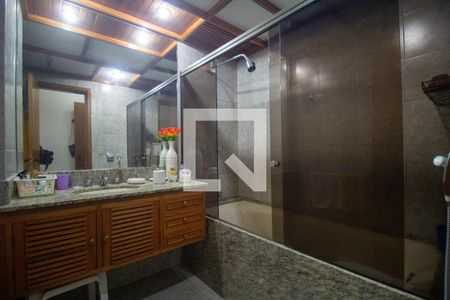 Apartamento à venda com 111m², 2 quartos e 1 vagaBanheiro da Suíte