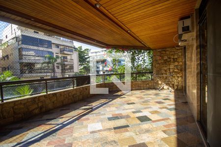 Apartamento à venda com 111m², 2 quartos e 1 vagaVaranda